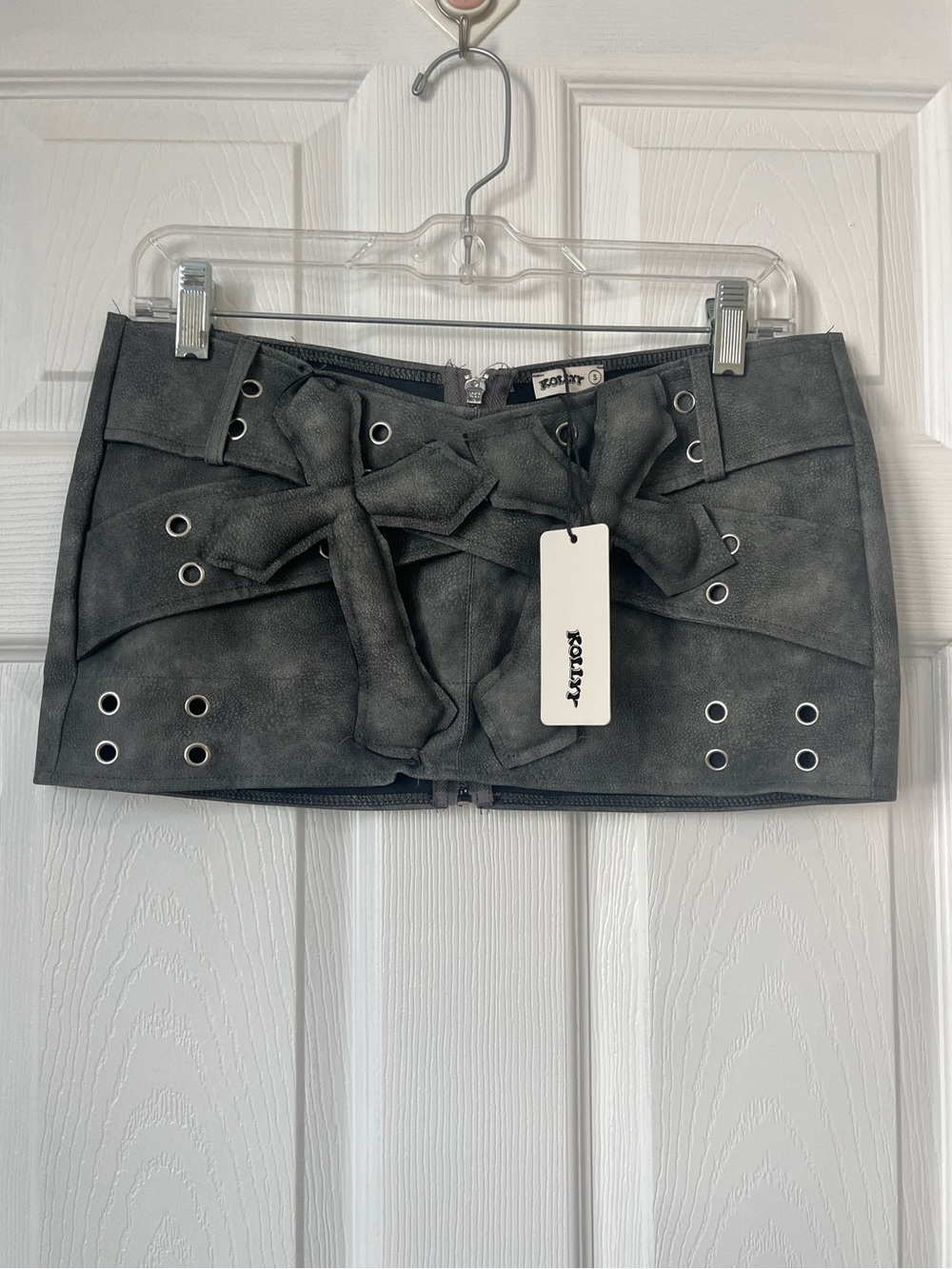 Kollyy dramatic cross-bow details faux leather grey mini skirt size S